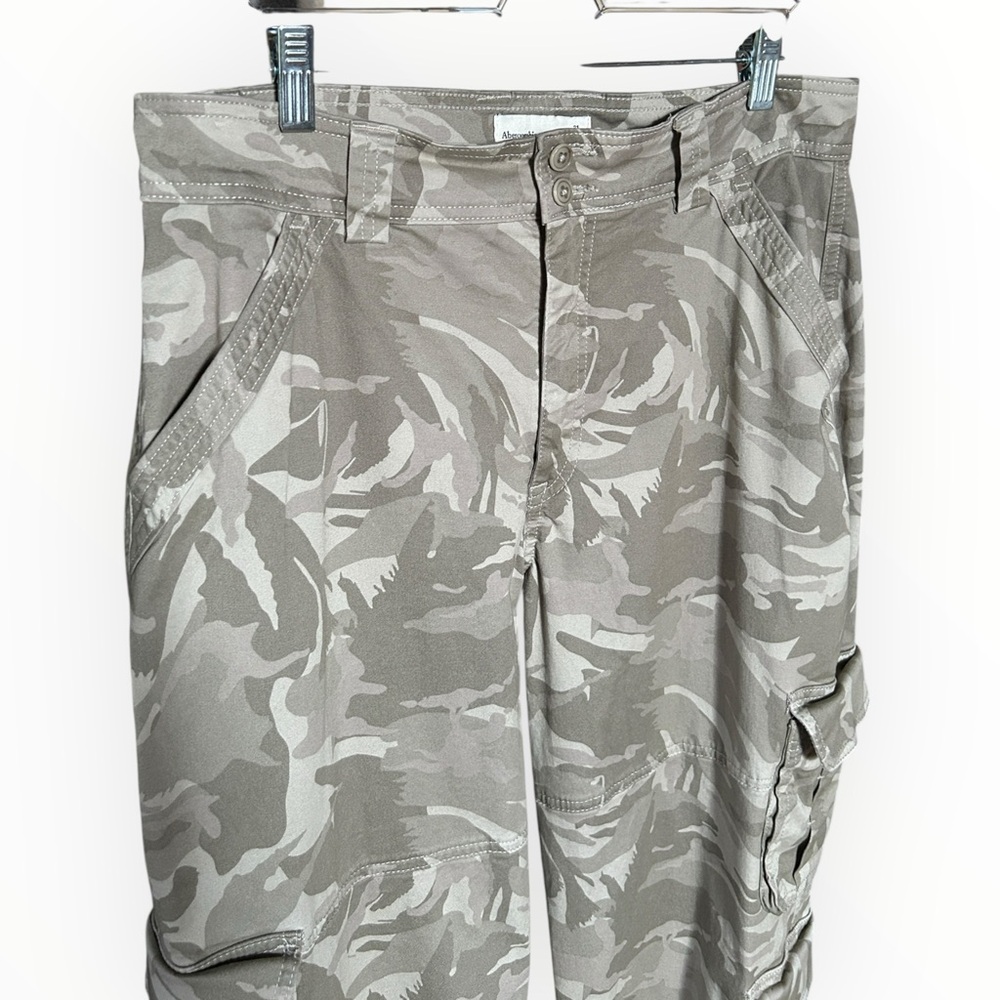 Abercrombie & Fitch Curve Love Women’s Camo Cargo Carpenter Pants Size 31 / 12R - Picture 10 of 10